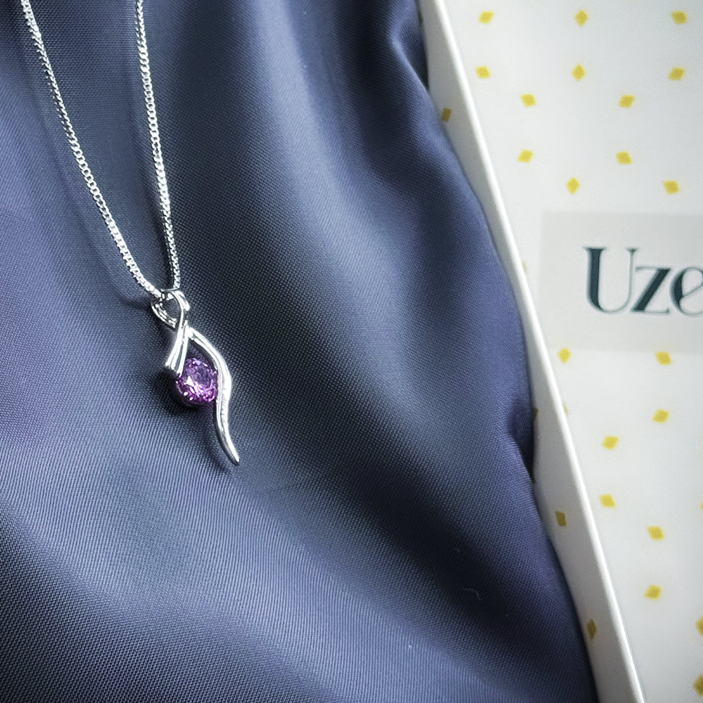 Uzenia Curve Pendant Necklace