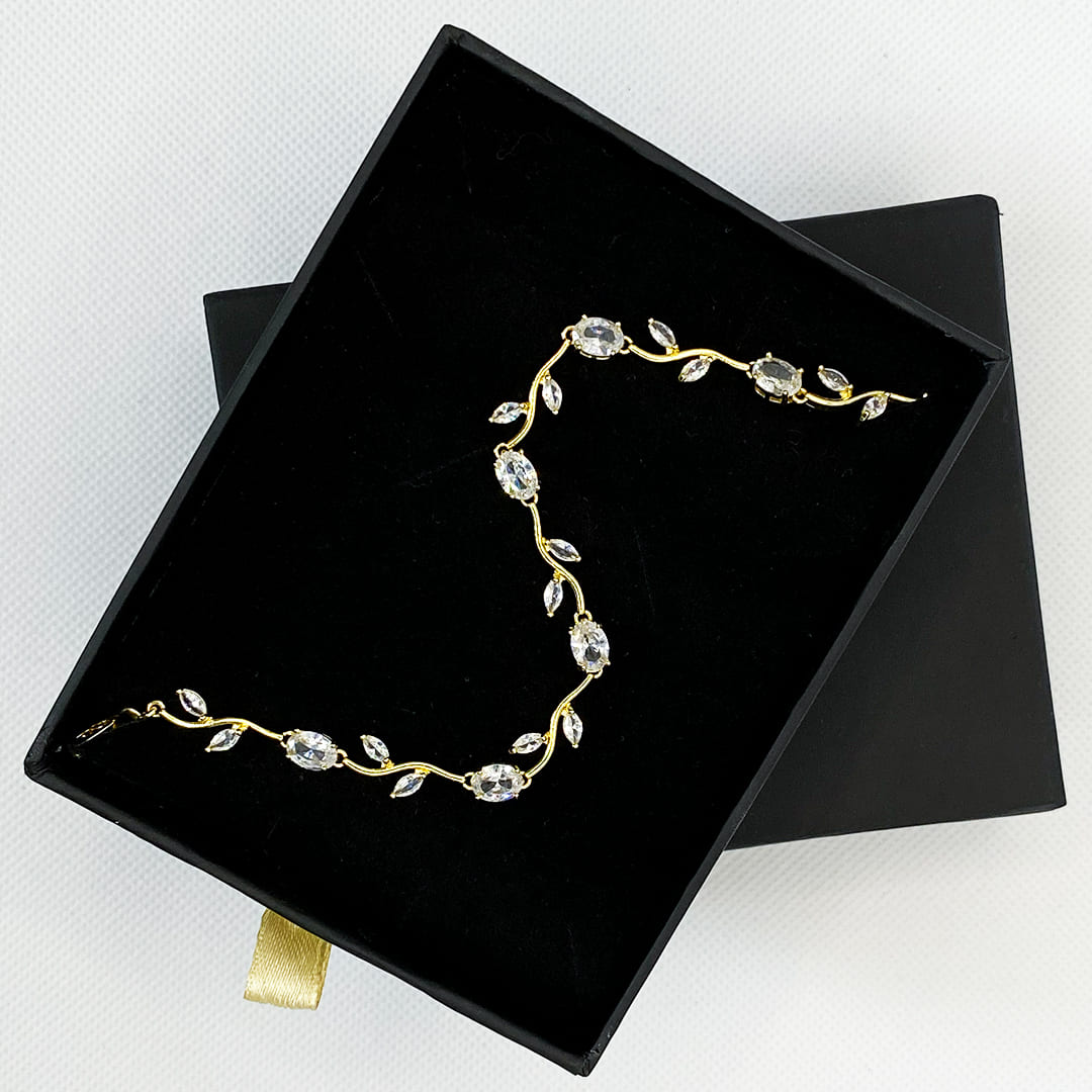 Floréve | Floral Crystal Bracelet | Uzenia