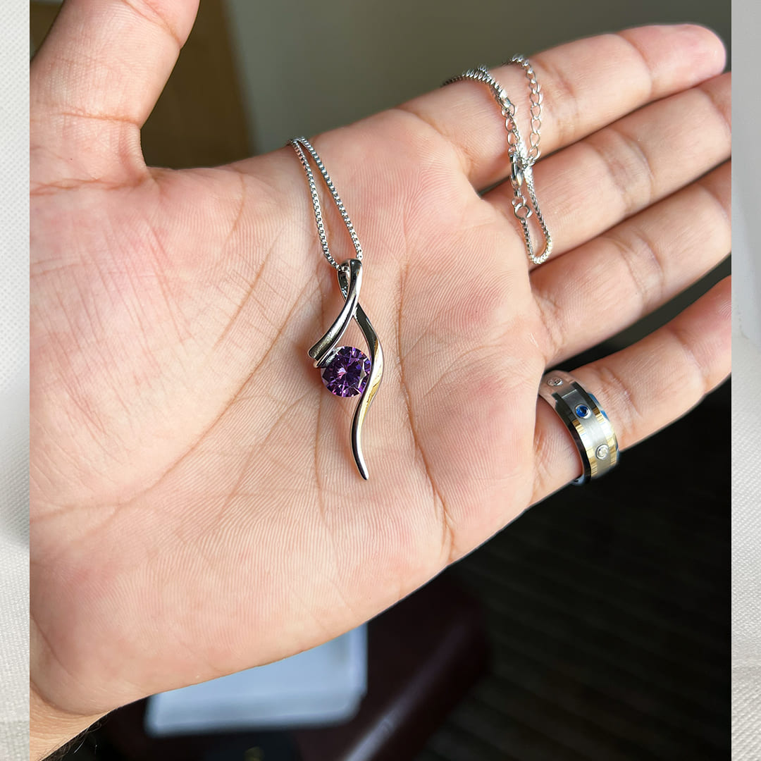 Uzenia Curve Pendant Necklace